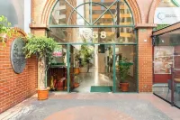 Fontana Suites Hotel a 