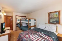 Canyon Castle Mtn Retreat w Hot Tub & Fireplace