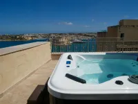 Battery House - Hot Tub