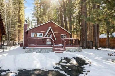 Blue Skies- Modern Cabin Near Slopes w Fireplace