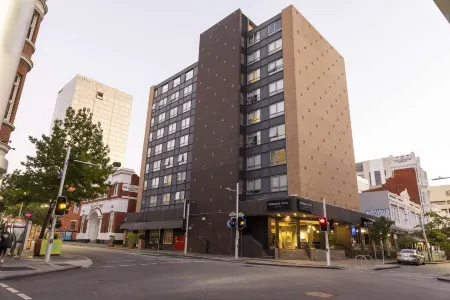 The Pensione Hotel Perth, an EVT hotel Отели рядом с достопримечательностью «Barracks Arch»