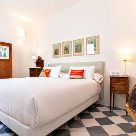Genteel Home San Laureano Отели рядом с достопримечательностью «Монастырь Ла-Картуха»