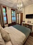 Levant Company Pension de Luxe - イン(INN)