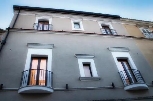 B&B Palazzo Croghan فنادق في San Severo