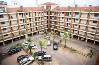 Njema Court Apartment - Parkplatz