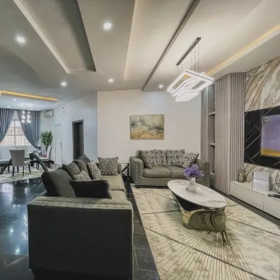 The Bond Apartment Hotel a 