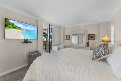 Fully Renovated, Resort Corner Condo in Sanibel Harbour Tower with Private Beach