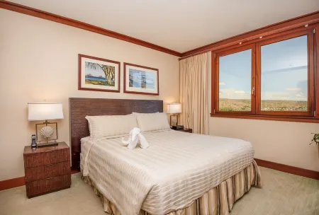 Beautiful Oceanview Villa at Beach Villas at Ko Olina Отели рядом с достопримечательностью «KA WA‘A, a Luau at Aulani»