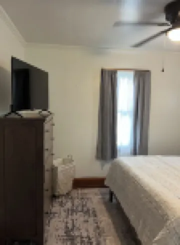 That's Amore! - Cozy 2-bedroom apartment in charming Steubenville with WiFi, AC Hotels in Steubenville