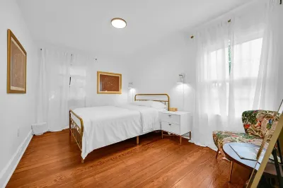 Charming 3-bedroom house with WiFi, AC in marvelous Hudson Valley. Hotels near Tower of Victory