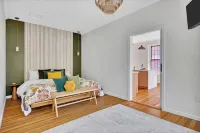 Walk Score 99 High End Design Remote Work Special