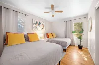 Charming 3-bedroom house in Rolling Hills Estates with WiFi 愛荷華戰艦博物館附近的飯店