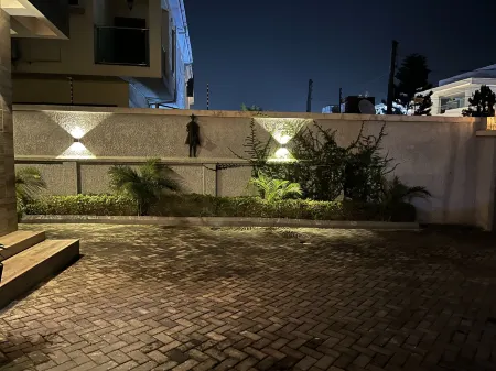 Riivana Leisure Tavern Отели рядом с достопримечательностью «Nike Art Gallery Lekki Phase I Lagos»