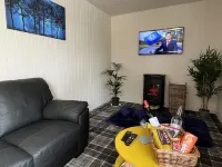 Pine Boutique Lodge with Hot Tub for Couples & Dog - Pools