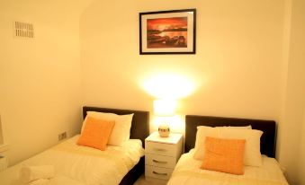 A Modern, Comfy Newly Remodeled 2Bd House