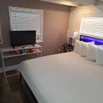 Beach house with atached apartment 30 Steps to Beach and 1 block to Johns Pass