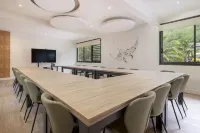 Cook's Bay Hotel & Suites Hotels in Te'avaro