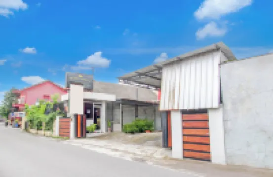 Hotel O near Plaza Ambarrukmo Yogyakarta formerly Wisma Arya 2 Hotels near Dirgantara Museum Office