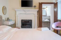 Essentia Guest House - Homestays