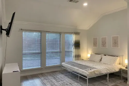Spacious Family Haven w Big Yard, Great Location!