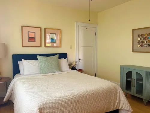 Chic Bay View Getaway - Charming 2-bedroom duplex with WiFi in amazing Milwaukee