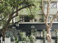 The Kin Hotel Hôtels à proximité de : Gare de Mātunga