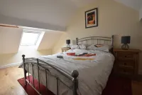 Recently renovated 2 bedroom annexe with open plan living room and kitchen.