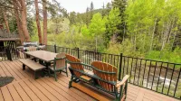 Beautiful, Well-Equipped Home on River, Hot Tub, Close to Rocky Mtn. N P & YMCA