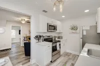 Hunter Lake Cottage w/ Parking, AC & W/D ~ Dogs Are Welcome