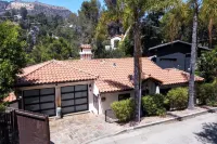 Casa Vista! Stunning Direct Hollywood Sign Views!!