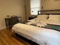Cozy living, one block from Downtown Burlingame