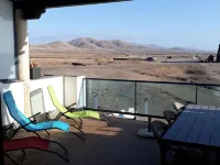 Best location on 2 floors (with penthouse) directly by the sea. Dream view from 3 terraces エル・コティージョのホテル