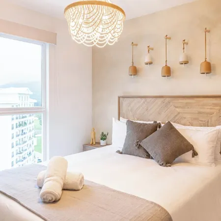Stylish Apt w/ Mountain Views & Luxury Amenities