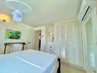 Beautiful villa close to Beach with ocean views Các khách sạn gần Tony Gibbons Beach