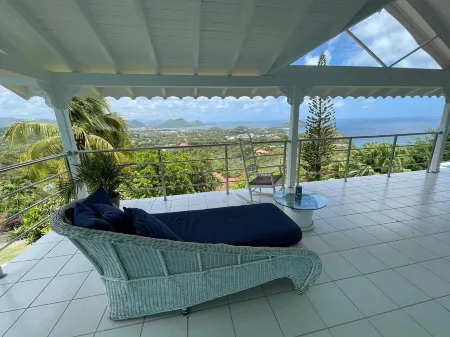 Lovely private villa with amazing views & swimming pool in Cap Estate, St. Lucia Отели рядом с достопримечательностью «Редут Бич»