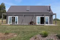 Beautiful Wairarapa views, short drive to all Martinborough has to offer Hotels in 