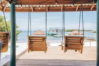 Spacious 5-bedroom beachfront home with AC centrally located in Roatan.