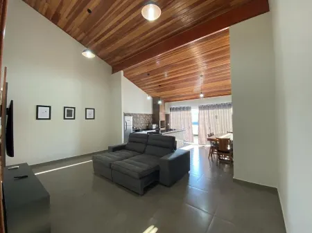 FAMILY HOUSE-Olympia