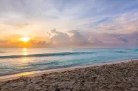 Turquoise Cozy Villa w/ free access to the beach