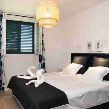 Beautiful cozy apartment with a Lokrum sea view. Rooms