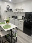 Beautiful Backhouse located near by freeway, stores and SLCC