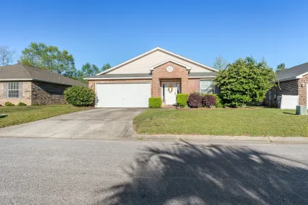 Welcome to Our Home - Pace/Pensacola - Pet friendly - Close to beaches! Отели в г. Пейс