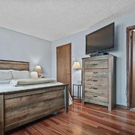 Cozy ski retreat on Shawnee mountain Pet friendly