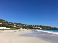 The Waves; Oceanfront 2 Bedroom. Gorgeous Sunrises. Relax With The Wave Rythyms