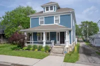 *Great Prices*New*6 Bed*2.5 Bath*Next to UD*Sleeps 1 Kid Friendly*Patio Hotels near High Street Gallery