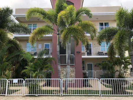 3/BR Penthouse with huge rooftop terrace steps from Sandy Beach in Puntas Rincon Отели в г. Пунтас