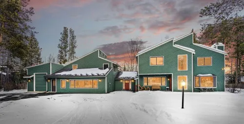ONE BLOCK to restaurants, bars & free bus to Breck & Copper. Hot tub/pool table! - 4つ星