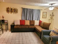 Acogedora casa de 2, recámaras con WiFi, aire y estacionamiento  en Cd. Juárez