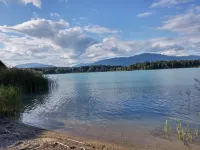 State-of-the-art new, large apartment, up to 6 people, family-friendly, free beach!