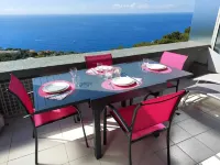 Sea view apartment Hotels near Plage des Pissarelles